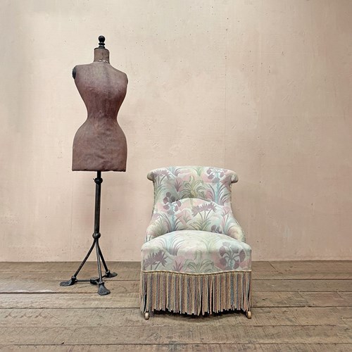 Chauffeuse Chair