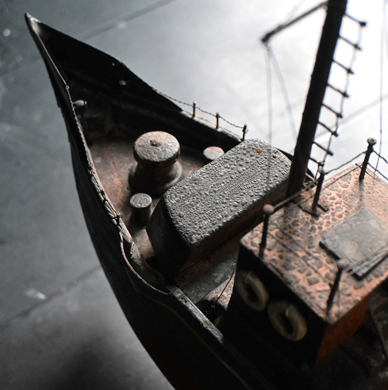 Clockwork Boat-the-house-of-antiques-dsc-0088-main-638085397452971937.jpg