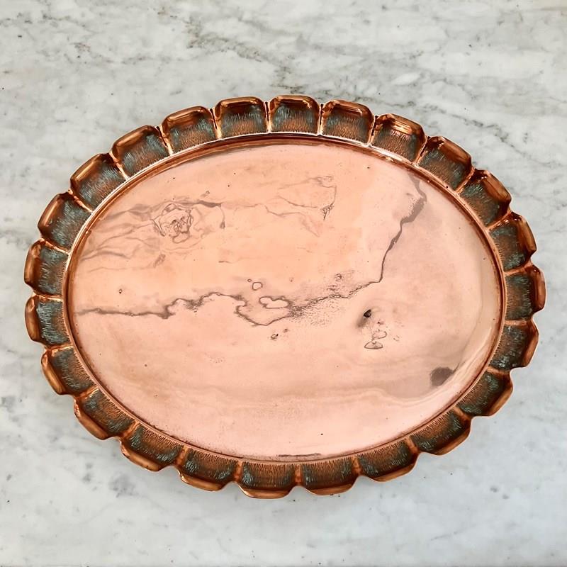 English Copper Pie Crust Oval Serving Tray-the-vintage-entertainer-img-4446-main-638239146331003507.jpeg