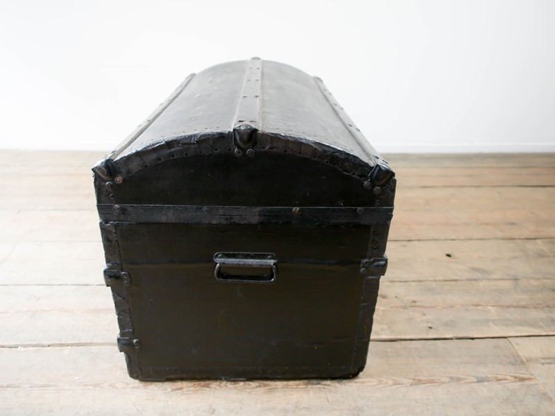 A Victorian trunk-the-vintage-rooms-black-doomed-chest-edit--6-main-637842668385684500.jpg