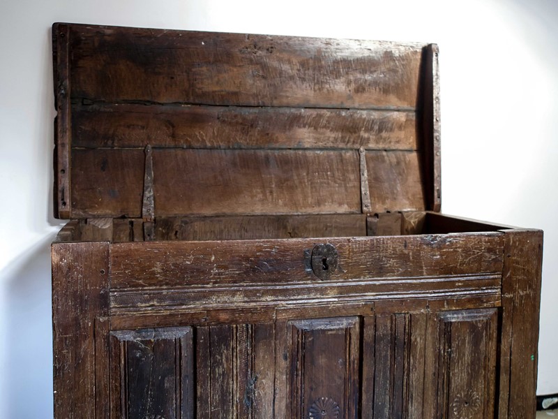French oak chest -the-vintage-rooms-french-chest--9-main-637432319920807177.jpg