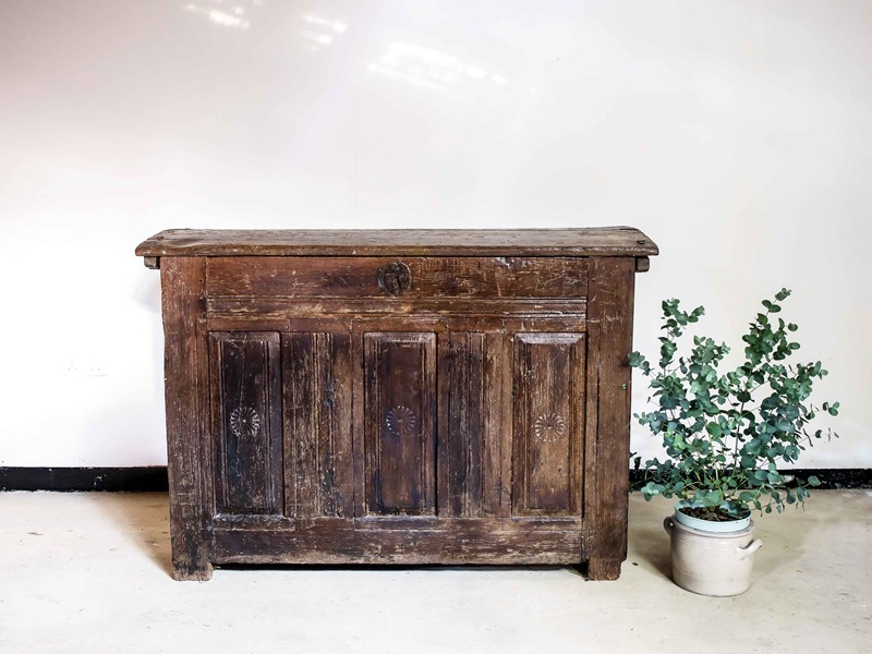 French oak chest -the-vintage-rooms-french-chest--main-637432318395187884.jpg