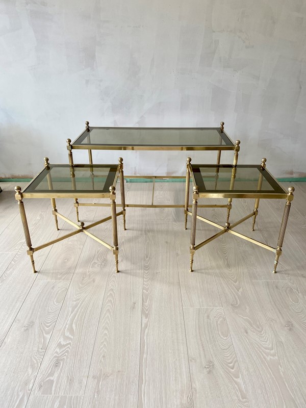 Vintage Nest Of Brass Coffee And Side Tables-the-vintage-trader-img-5097-main-637783605856813753.jpg