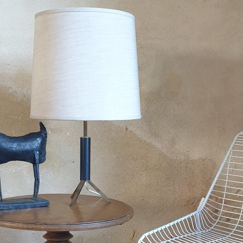 French 1950'S Tripod Table Lamp In Brass And Black Metal