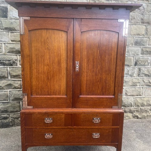 Arts & Crafts Oak Linen Cupboard On Stand