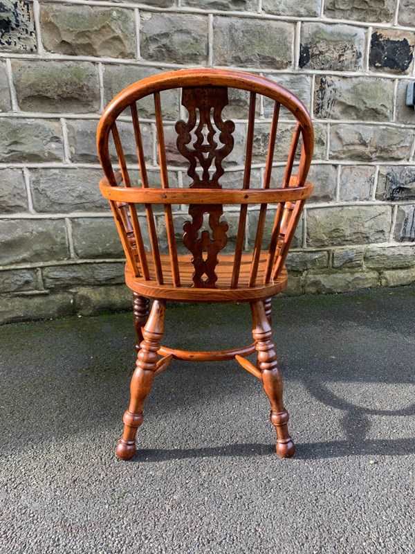 Antique Yew Wood Windsor Armchair-town-house-traders-thumbnail-img-3557-main-638351414085146629.jpg