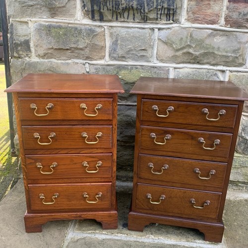 Quality Pair Oak 4 Draw Bedside Chest Drawers