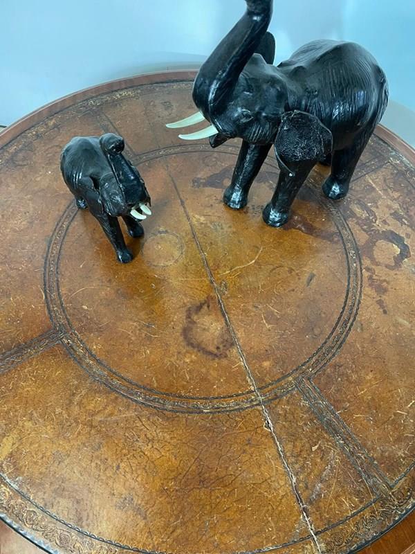 Georgian Antique Round Leather Top Low Table -vintage-boathouse-b1828f0f-475d-4325-9480-1dccd98fd3a1-main-638159437635113040.jpeg
