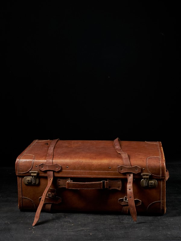 English Made Gentleman's Fine Leather Suitcase-vintagerious-001877-01-2mb-main-637387126765339200.jpg