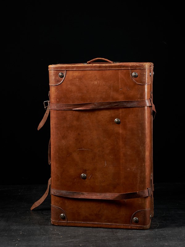 English Made Gentleman's Fine Leather Suitcase-vintagerious-001877-05-2mb-main-637387127118150669.jpg