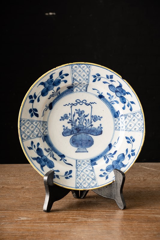 Exquisite handpainted ceramic plate-vintagerious-k000977-01-main-637291256700509612.jpg
