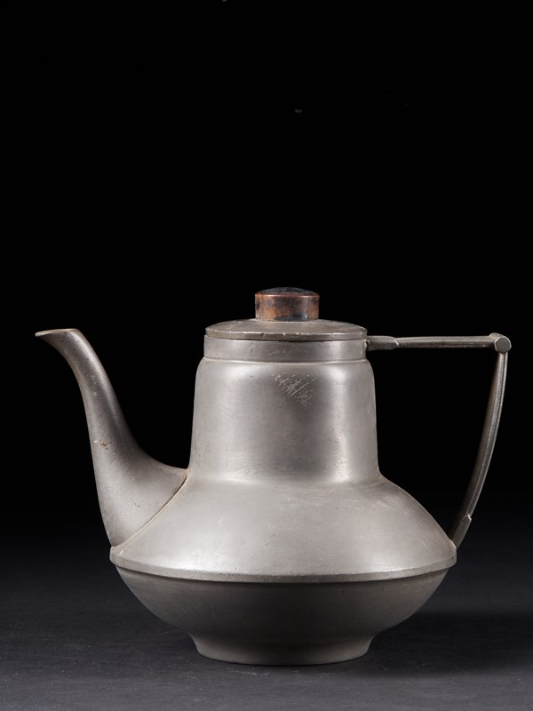 20th C., stylish vintage pewter teapot-vintagerious-k003092-01-main-637286943829915102.jpg