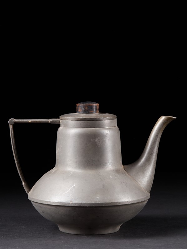 20th C., stylish vintage pewter teapot-vintagerious-k003092-02-main-637286944731946187.jpg