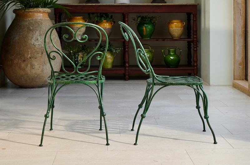 Italian Pineapple Table and Chairs-violet-grey-70f9d88c-84da-482c-a7f3-986d4e3c72a1-main-637808913586282396.jpeg