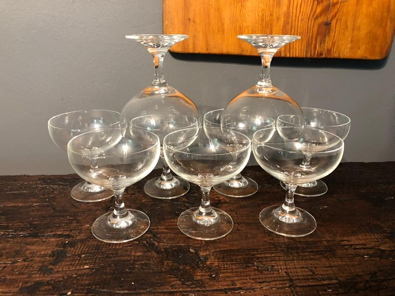 9 Mid century Champagne Glasses -y-vintage-79b6d233-5d4c-4ffc-91ec-f55e12624ae1-main-637602520115060583.jpeg