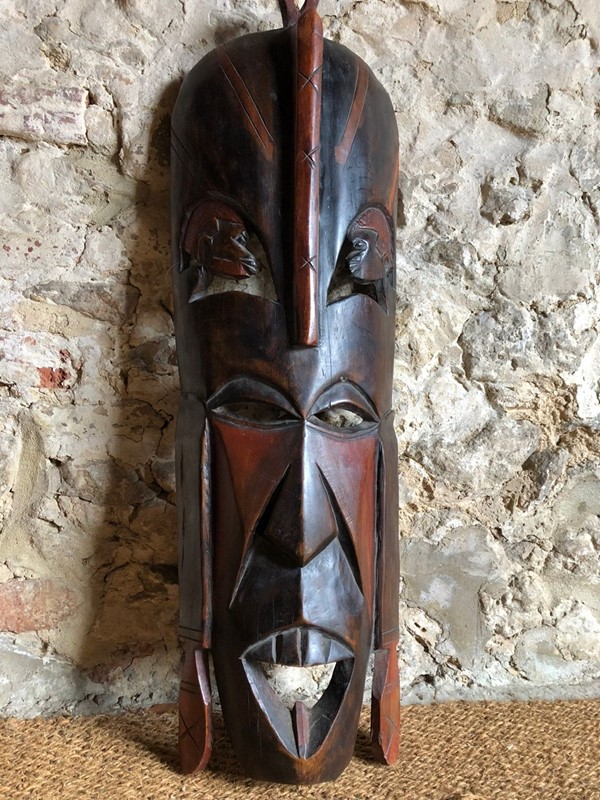 A Large Carved African Mask -y-vintage-82083ef2-bb7d-49b6-9274-8d912da3118e-main-637999620673907777.jpeg