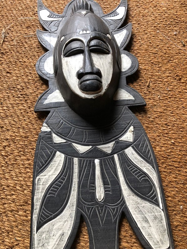 A Black and White Carved Mask -y-vintage-9d29ec01-b382-487d-b594-9ec8abd288e9-main-637998978334145490.jpeg