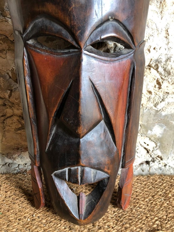 A Large Carved African Mask -y-vintage-a40acf73-8050-4528-99c4-7f6cbfb4c67b-main-637998959243313949.jpeg