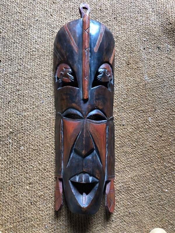 A Large Carved African Mask -y-vintage-a57fc666-2eef-45cc-803b-29d8d4dc72bd-main-637999620655470199.jpeg