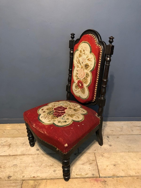 French Napoleon III Prie Deux prayer Chair -y-vintage-a97ac641-e13e-4a50-936a-143ca5d5990c-main-637607700422583466.jpeg