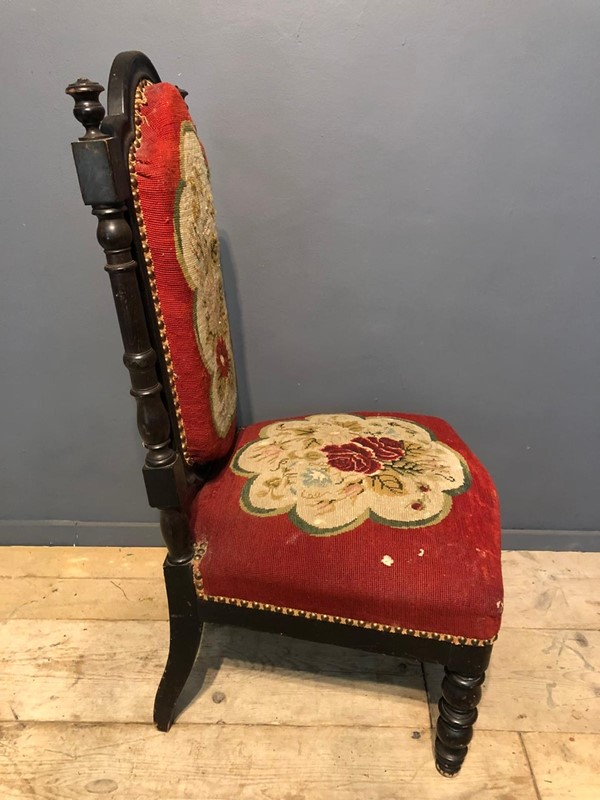 French Napoleon III Prie Deux prayer Chair -y-vintage-e1fe0093-148e-4a6f-975d-fee71dcac977-main-637607700409614351.jpeg
