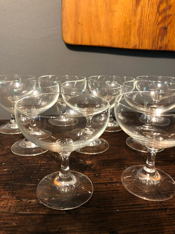 9 Mid century Champagne Glasses -y-vintage-e5673797-01e4-4f67-b81b-a6df5aa77c94-main-637602520125685494.jpeg