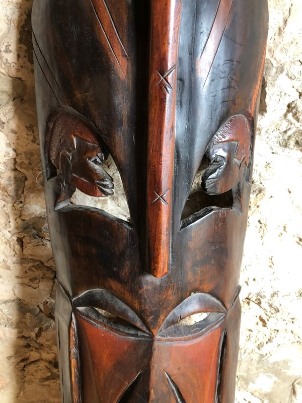 A Large Carved African Mask -y-vintage-ff42cdc7-c4a3-422f-9c66-cb934db74838-main-637999620662033841.jpeg