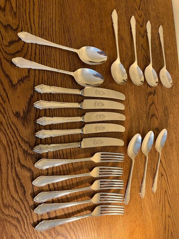 19 Piece Vintage Cutlery Set -y-vintage-img-1018-main-638290940257626770.jpeg